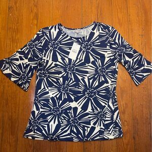 Fun NWT Small Buckhead Bettie’s Navy and White floral top polyester and Lycra